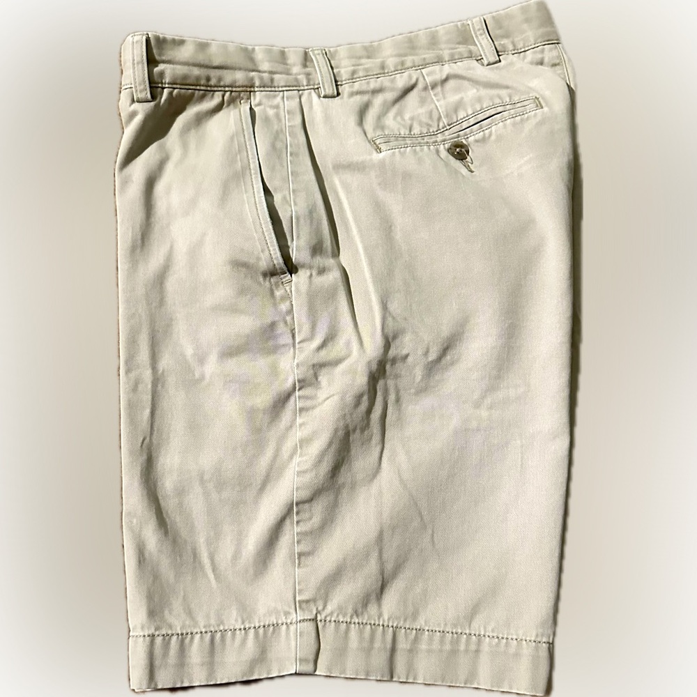 CASUALS ROUNDTREE & YORKE KHAKI SHORTS 8.25” INSEAM TAN GOLF TENNIS 33” POCKETS